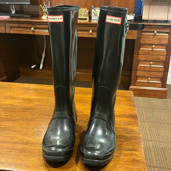 Hunter Tall Rainboots Black W Size 10- gently used - Picture 1 of 4